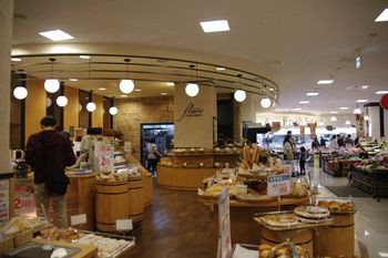 横浜センター北のノースポート モール内にあるパン屋さん フルリール で買って帰った安くボリュームたっぷりのパン 横浜ブログ