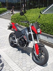 BMW vs KTM : 八輪駆動・・快適生活