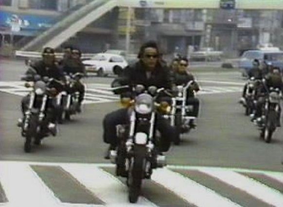 岩城滉一氏や舘ひろし氏とクールスの 1975 76年の東映映画のバイクシーンは 厳密に言えば全て 道交法違反 笑 K Unit 情報局