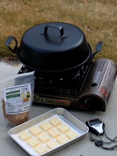 ベルモント鉄製燻製鍋でチーズの燻製 : 燻製記 -燻製の作り方と燻製