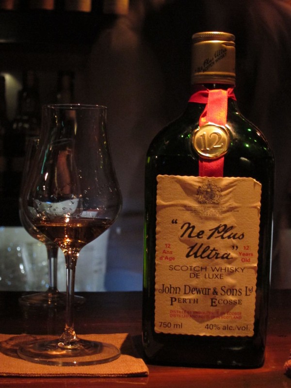 デュワーズ ネ プラス ウルトラ 30年 700ml 40度 Dewars Ne Plus