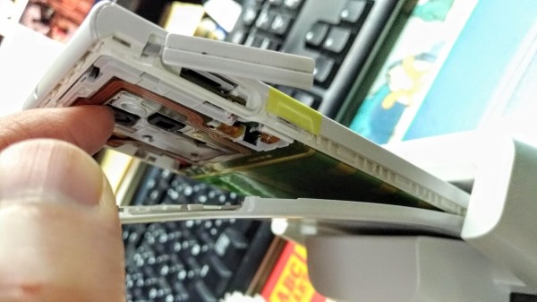 富士通 Arrows M02 バッテリー交換 還暦くりやん旅に出る 富士通 Arrows M02 バッテリー交換 還暦くりやん旅に出る