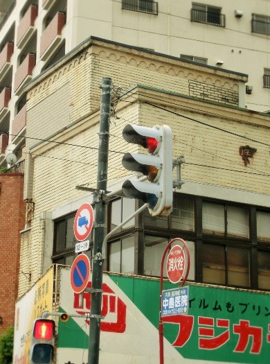 新潟市街地デコ建とマネキン カフヱー花園