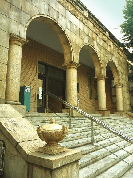 慶應義塾大学信濃町キャンパスに残る近代建築 新宿区大京町 カフヱー花園