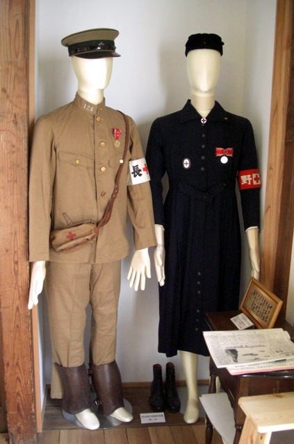 明治時代に作られた赤十字救護員の制服 : カフヱー花園