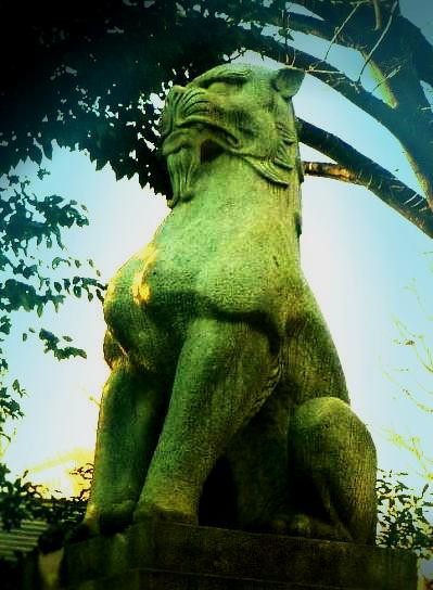 靖国神社の狛犬阿吽像 : カフヱー花園