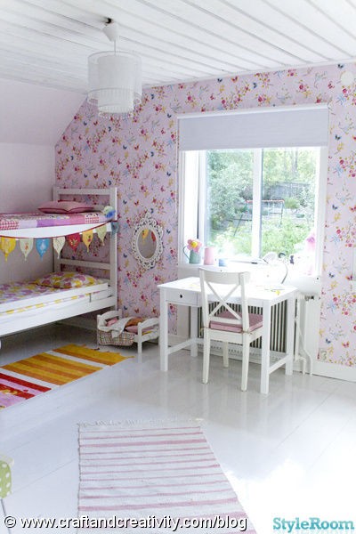 ピンクの花柄の壁紙の部屋 可愛い部屋紹介ブログ