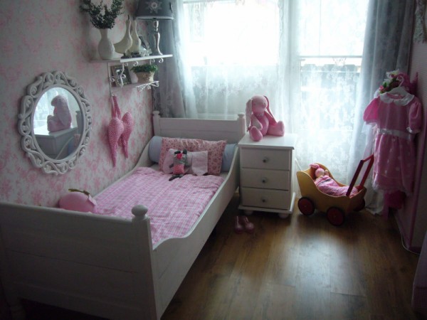 ピンクの花柄の壁紙のちょびっとロココルーム 可愛い部屋紹介ブログ