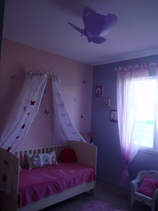 紫とピンクの小さな天蓋のある子供部屋 可愛い部屋紹介ブログ