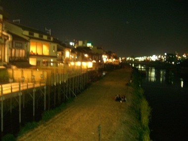 夜の祇園 京都での新生活から岡山へ そして東京