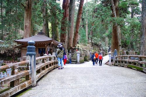 奥の院中の橋 高野山 知音の旅人