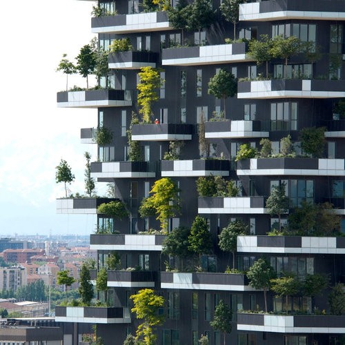 ミラノの街中には 垂直の森 と呼ばれる建物がある 決して名前負けしてない らばq
