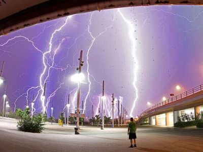 息をのむ美しさ 空を切り裂く稲妻の写真16枚 らばq