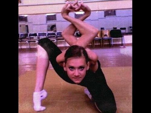 その関節どうなってるの 驚愕するほど体が柔らかい女性たちの写真いろいろ らばq その関節どうなってるの 驚愕するほど体が柔らかい女性たちの写真いろいろ らばq