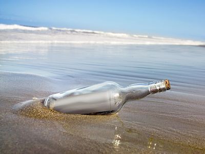 15年前にボトルメッセージを海に流したんだけど 今日その返事が来た らばq