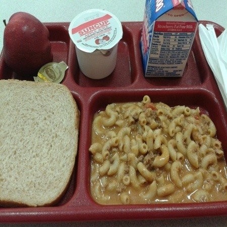 日本は恵まれてると実感 アメリカの高校の給食はこんなにひどい と紹介されていた写真いろいろ らばq