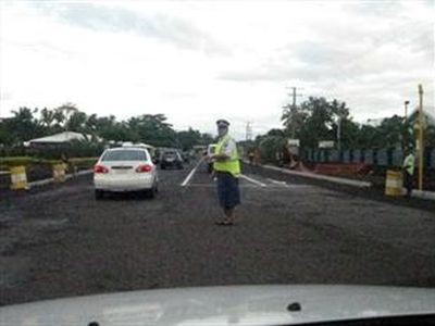 道路を右側通行から左側通行に強引に変更し 大混乱中のサモア らばq