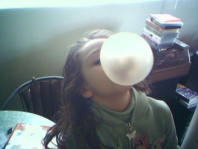 風船ガムを飲み込み過ぎるとこうなるらしい らばq