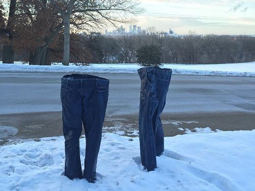 年ぶりの寒波に襲われるアメリカで 凍ったジーンズを立たせる 遊びが流行中 写真いろいろ らばq