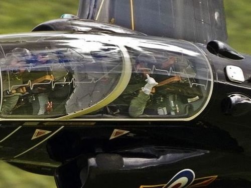 F15戦闘機が地上すれすれを飛ぶと こんなにすごい写真が撮れるのか らばq