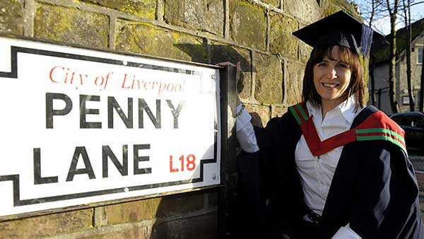 初のビートルズ修士号の取得者はカナダの女性シンガー リバプール大学 らばq