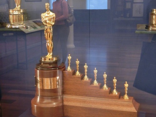 ディズニー映画 白雪姫 がアカデミー賞を受賞したときのオスカー像は 特別仕様だった らばq