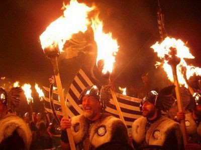 スコットランドの炎が乱舞する火の祭り ベルテン フェスティバル らばq