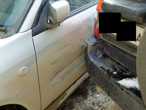 ロシアの車のドアが接触事故でボコボコに 油性マーカー1本で 修正 してみた らばq