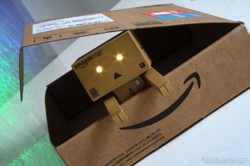 アマゾンの本気を見た どうやらご近所さんが とてつもなく大きな商品を注文したようだ らばq