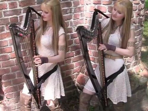 まるで神話の世界から飛び出したよう 双子の美女によるハープ演奏 動画 らばq