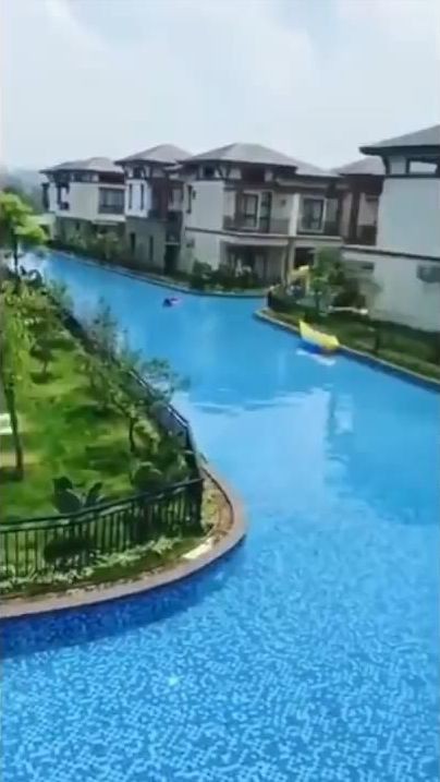 こんな発想はなかった 中国の住宅地にできたプールが斬新すぎると注目を集める らばq