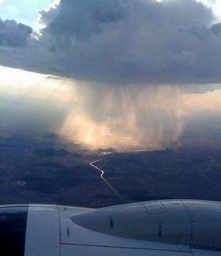 空の上から撮影した 集中豪雨 の雲がすごいことになってる写真 らばq