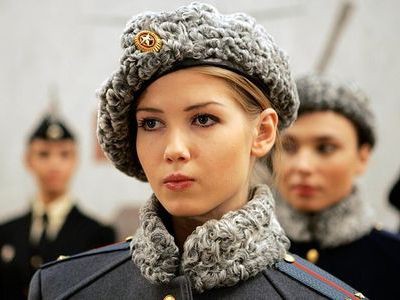 ファッションデザイナーによる新しいロシア軍服を着たら100人が病院送りに らばq