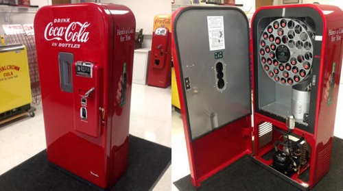 この古いコーラ自販機の裏側には…ある秘密が隠されている この古いコーラ自販機の裏側には…ある秘密が隠されている