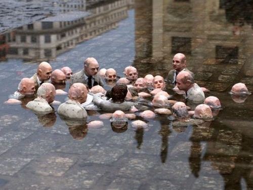 わかりやすいけど笑えない 地球温暖化を議論する政治家たち と題された彫刻 らばq