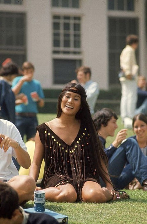 45年前のアメリカの女子高生は こんなファッションをしていた 1969年に撮影された学校風景いろいろ らばq