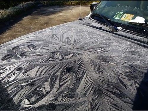 車が芸術的に凍ってる 雪の女王も驚きそうな不思議な写真21枚 らばq