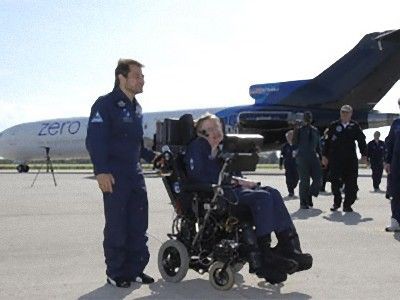 夢が叶った うれしそうなホーキング博士の写真が人気を呼ぶ らばq