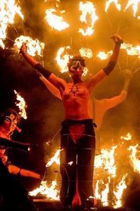 スコットランドの炎が乱舞する火の祭り ベルテン フェスティバル らばq