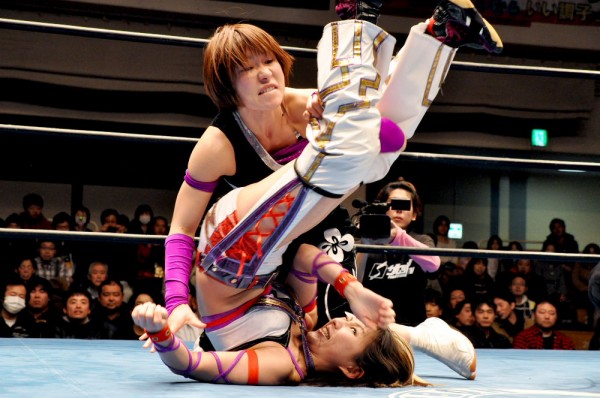 写真更新 試合結果 離れてもプロレスを続けていれば道は繋がる パッションvsマッスルビーナスは分超の熱闘 Ice60は成宮 あおい つくし組が新王者に 12 31アイスリボン Lady Go