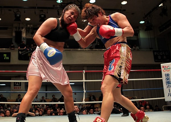 写真＆コメント追加】藤岡奈穂子会心のKO勝利！山口直子とのスーパー 