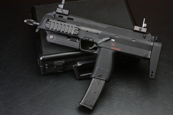 東京マルイ　MP7A1 GBB Amazon | 東京マルイ MP7A1 18歳以上ガスブローバックマシンガン