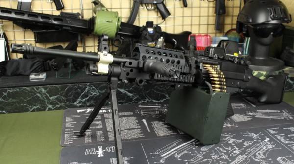 サバゲーに投入だ！A&KのM249 MINIMI Mk2にレールを付けまくって