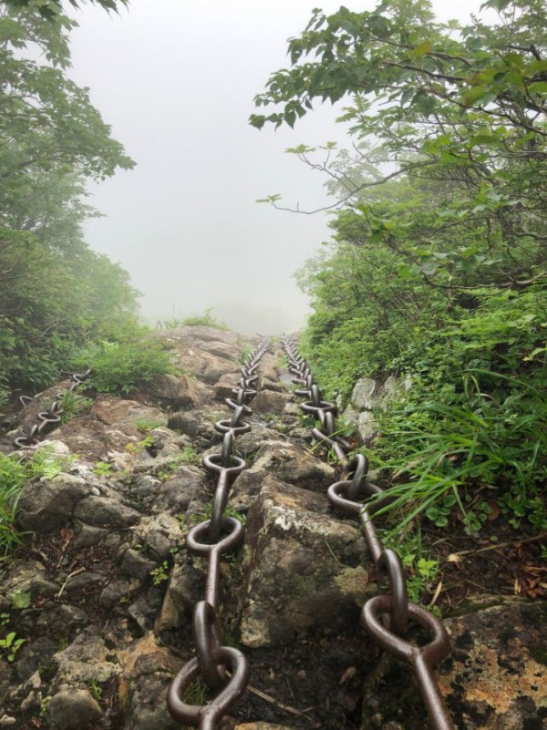 海外の反応 外国人 これは凄いね マジで登ってみたい 日本のとある山の登山ルートがこれ らくたん