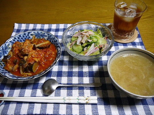 夕食 チキンカチャトーラ レタスとハムのサラダ オニオンスープ The Last Sasurai 自炊ニストの食卓
