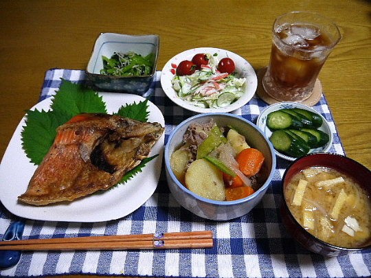 夕食 さけのあら焼き 肉じゃが 小松菜おひたし The Last Sasurai 自炊ニストの食卓