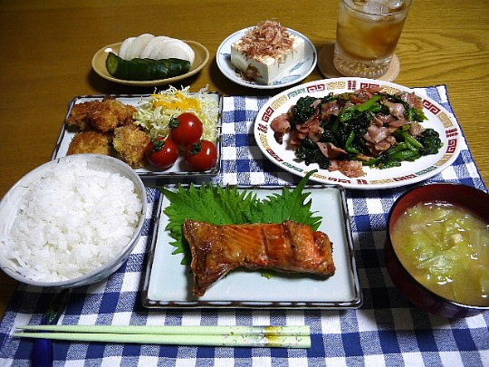 夕食 ほうれん草とベーコンの炒め物 ほたてのフライ 鮭かま塩焼き The Last Sasurai 自炊ニストの食卓