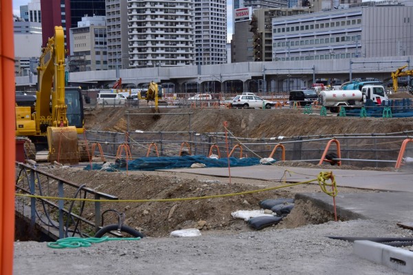 高輪ゲートウェイ駅前再開発で 出土 した 鉄道開業当初の築堤 空撮映像 独自取材 奥ゆかし廃探索記