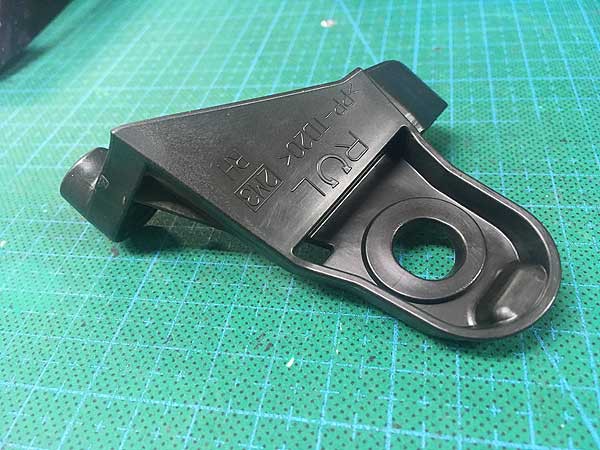 ヘッドライトの取り付けステー折れって修理できる？？ : つれづれなる