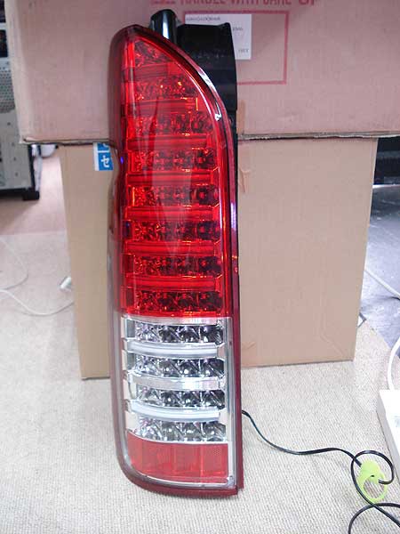 ヴァレンティ 200系ハイエース用LEDテールランプ修理☆ : つれづれなる